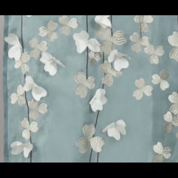 Lush Decor| Flower Drop shower curtain - Picture 4 of 9